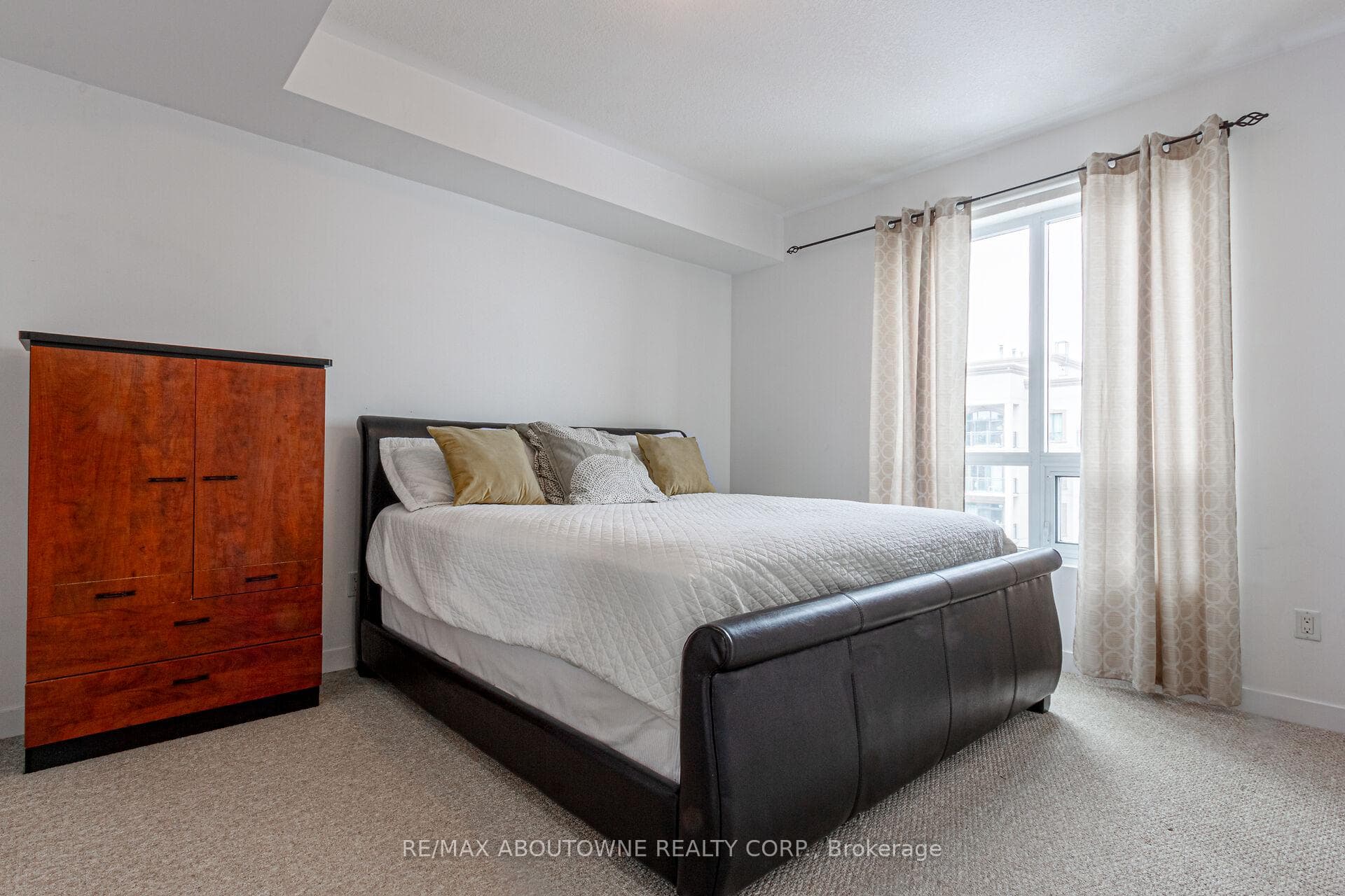 2486 Old Bronte Road Unit 703 photo 13