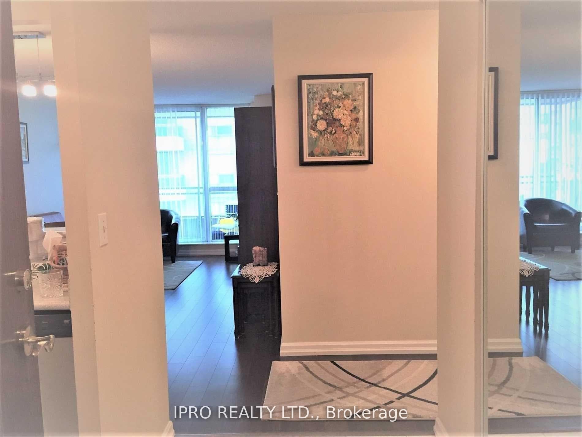 29 Pemberton Avenue Unit 702 photo 7