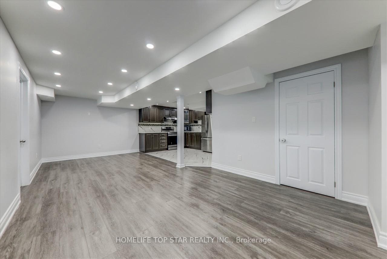 50 Marydale Avenue photo 5