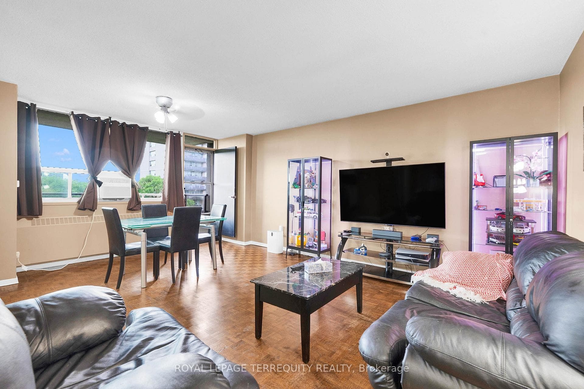 180 Markham Road Unit 816 photo 9