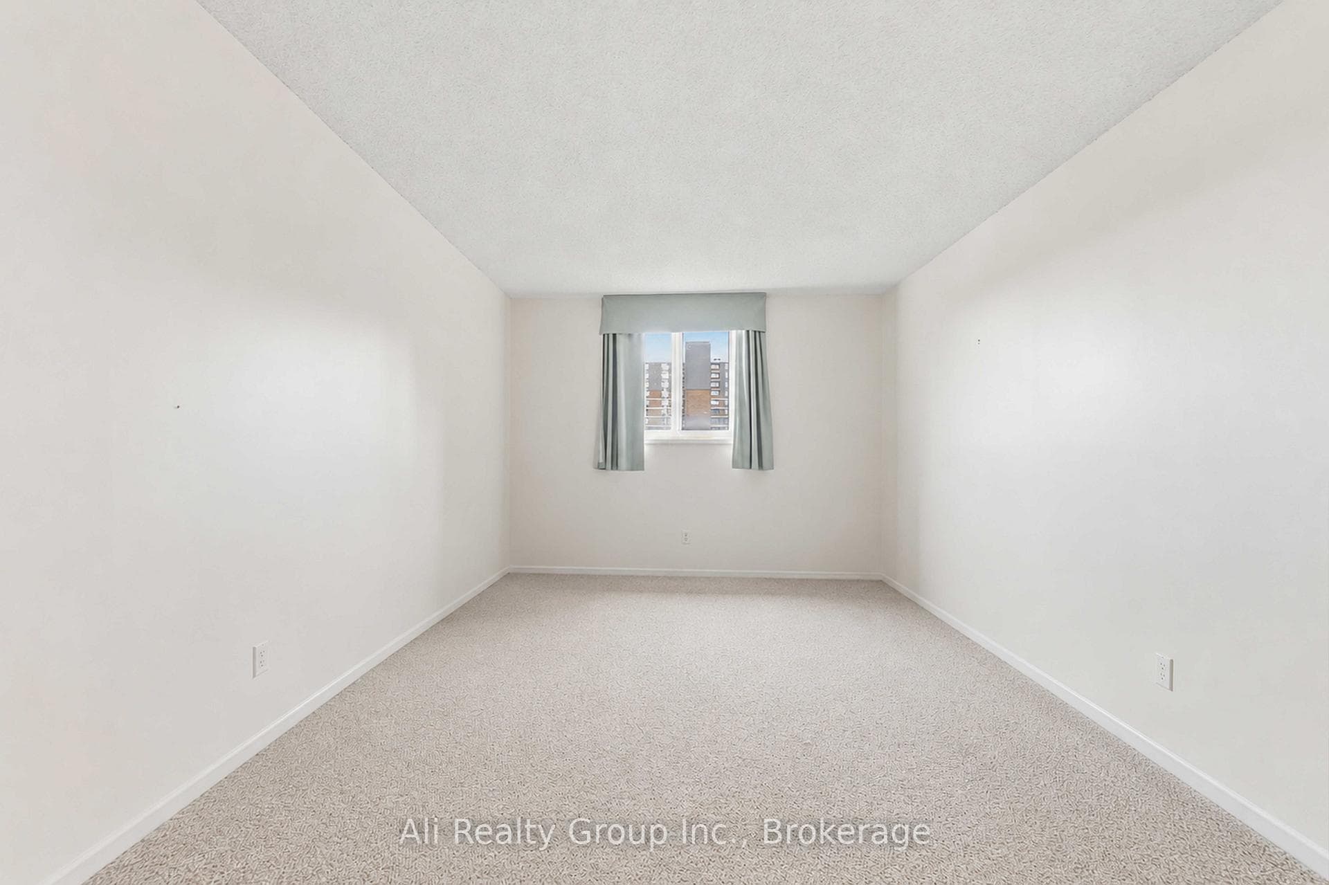 1705 Playfair Drive Unit 610 photo 18
