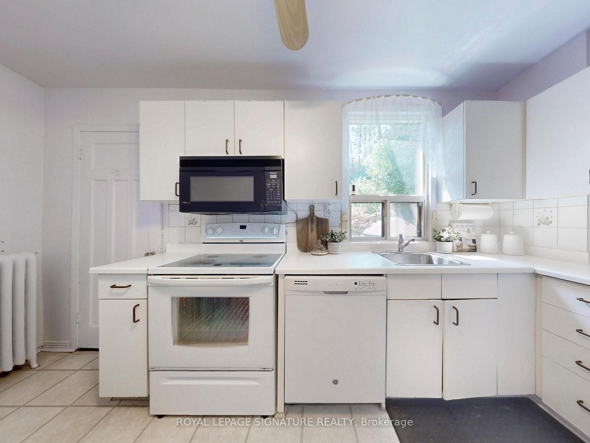 153 Castlefield Avenue photo 17
