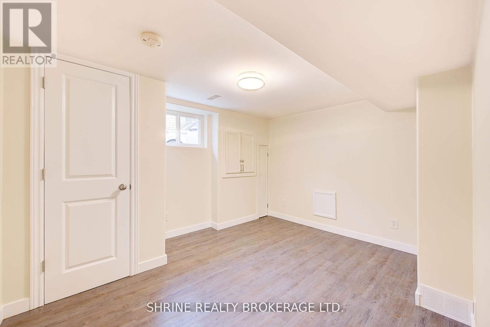 259 Sanders Street photo 8