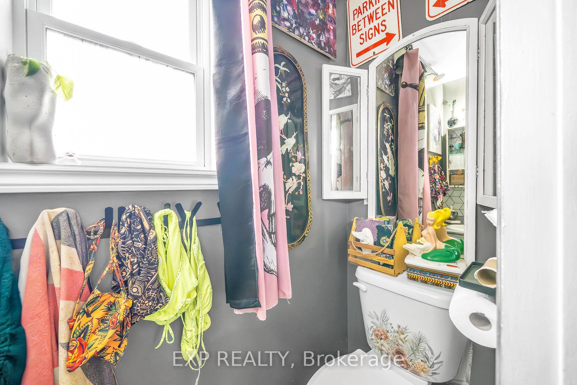 679 Frobisher Court photo 16