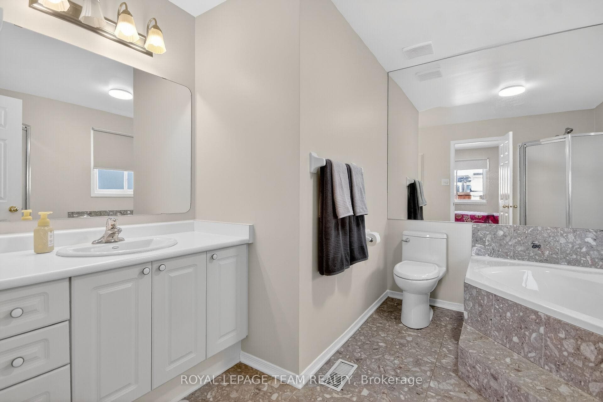 84 Newborough Crescent photo 22