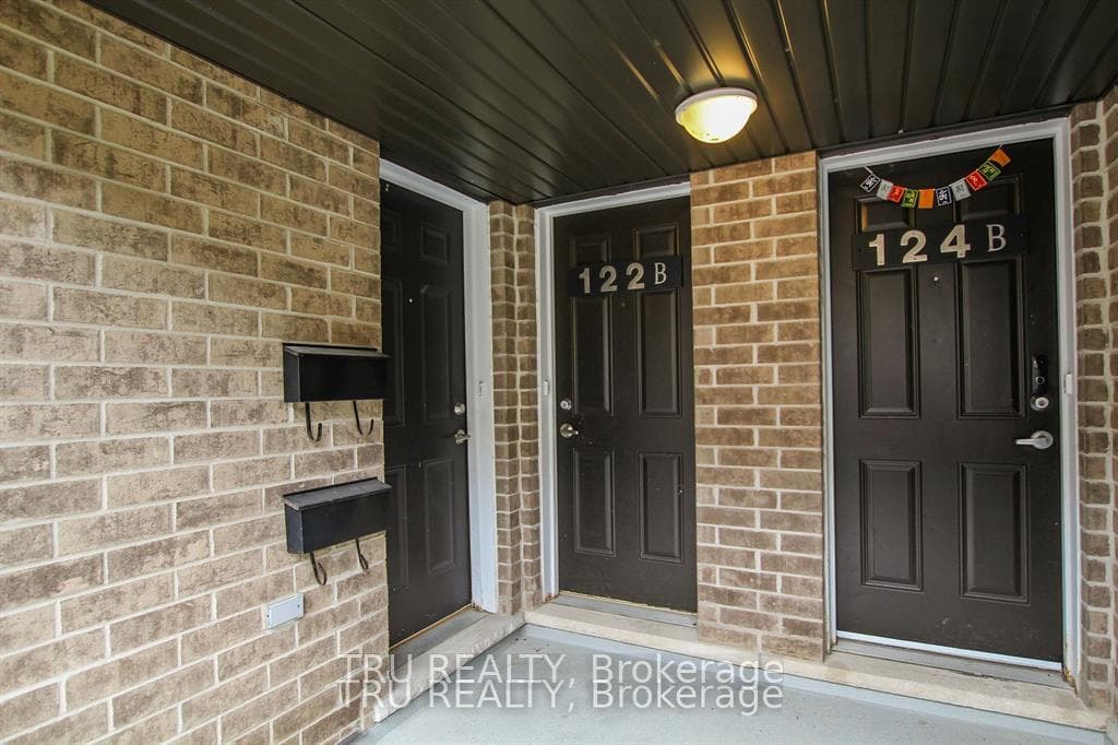 122 Lindenshade Drive Unit 19 photo 4