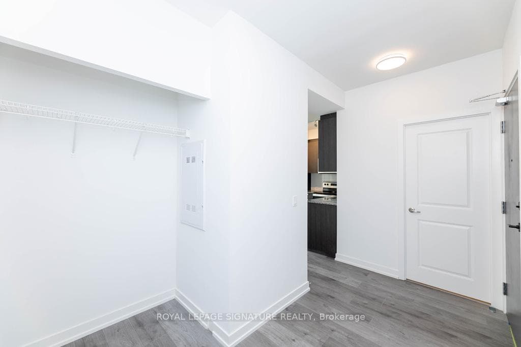 1010 Dundas Street Unit 511 photo 6