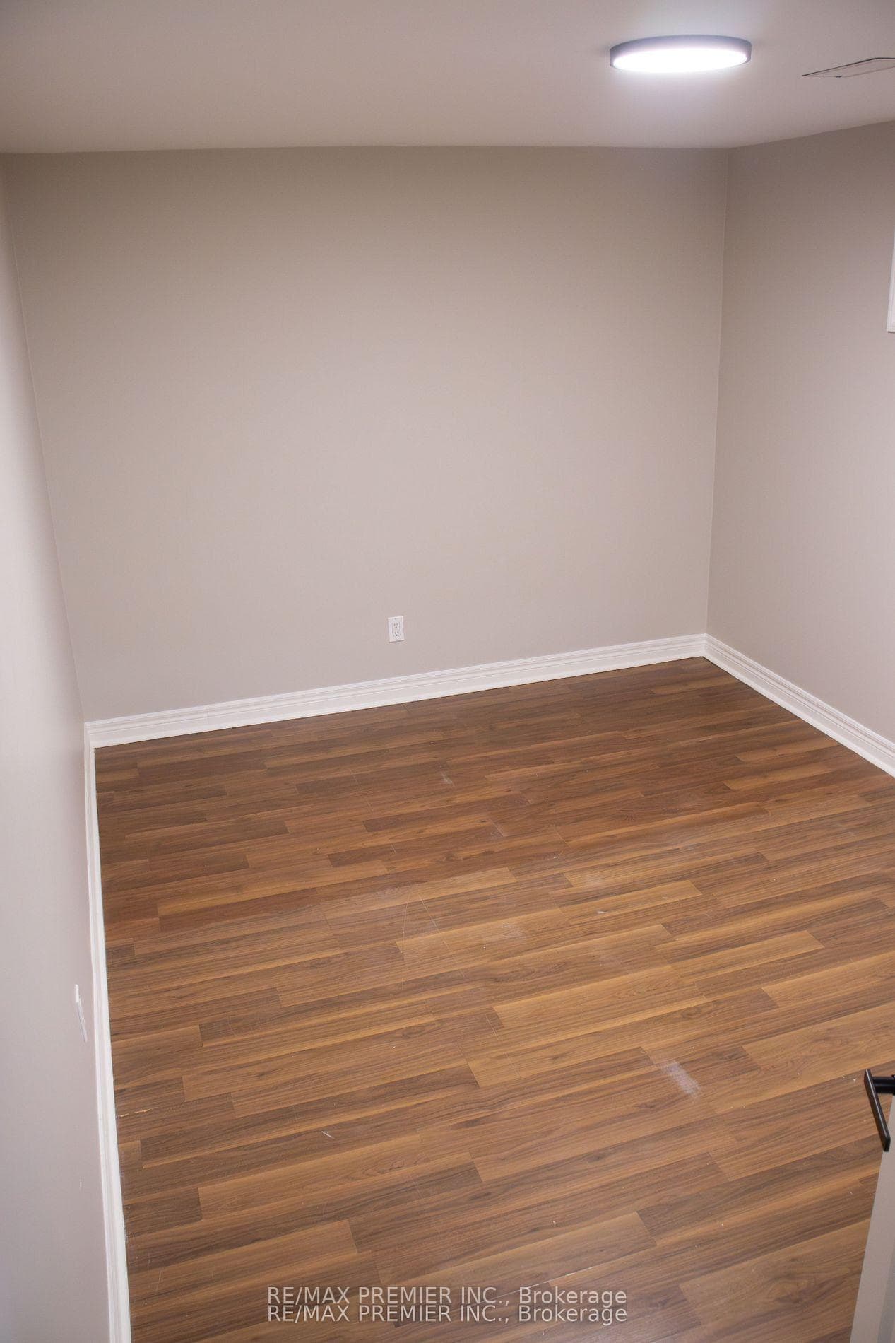 55 Breeze Drive Unit Bsmt photo 17