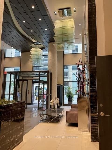 9201 Yonge Street Unit 406 photo 1