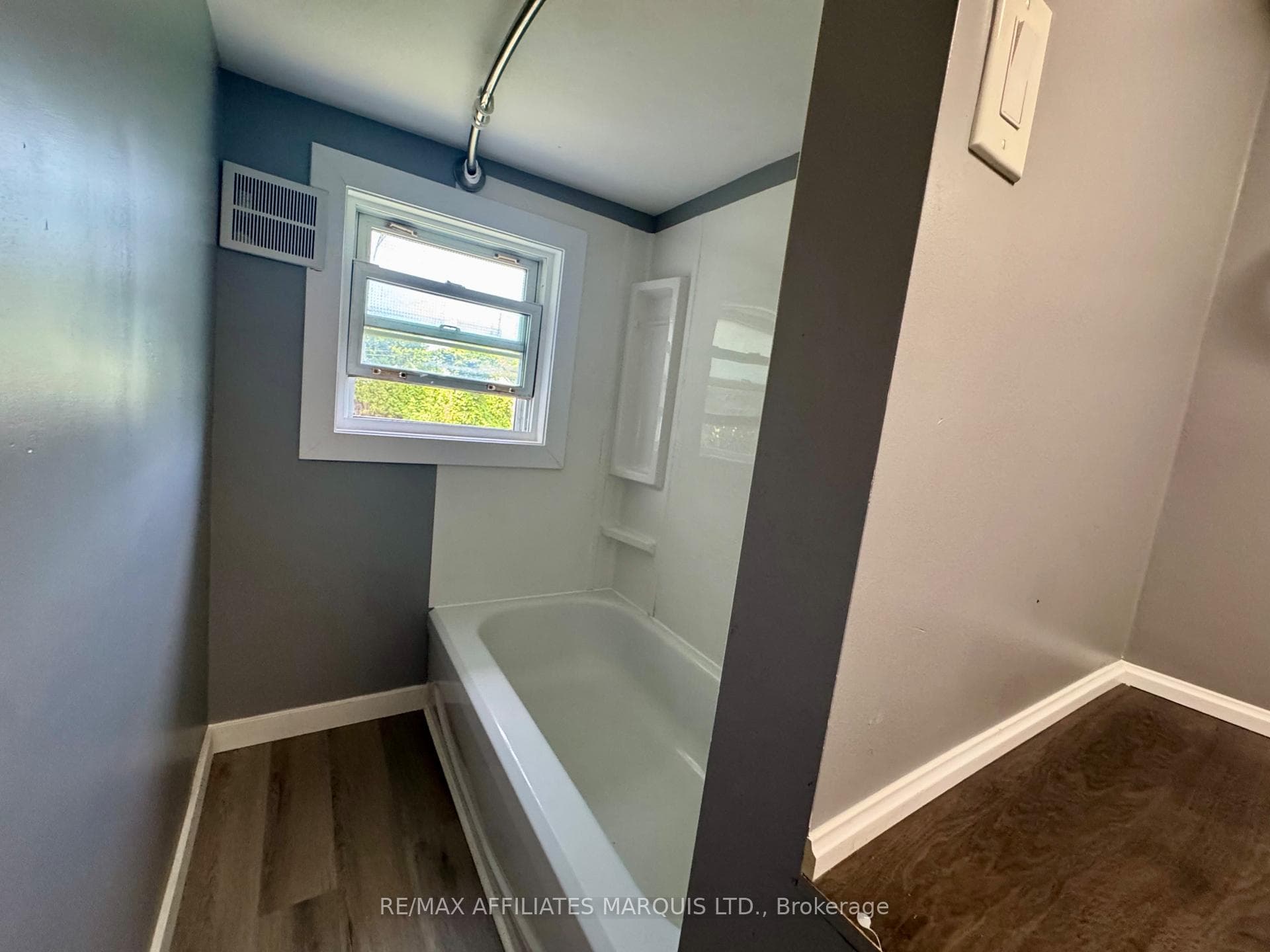321 Water Street photo 9