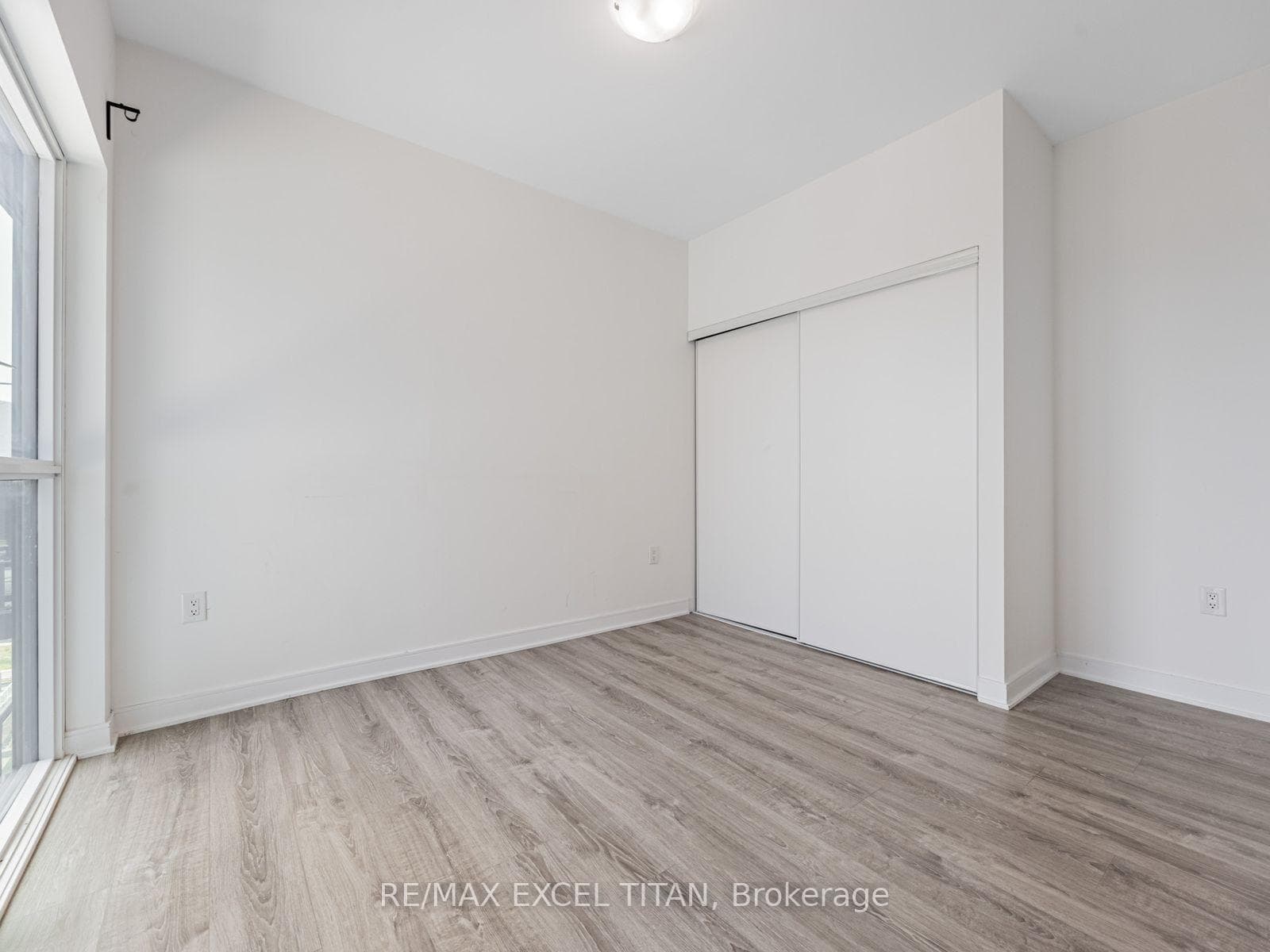 25 Neighbourhood Lane Unit 1012 photo 13