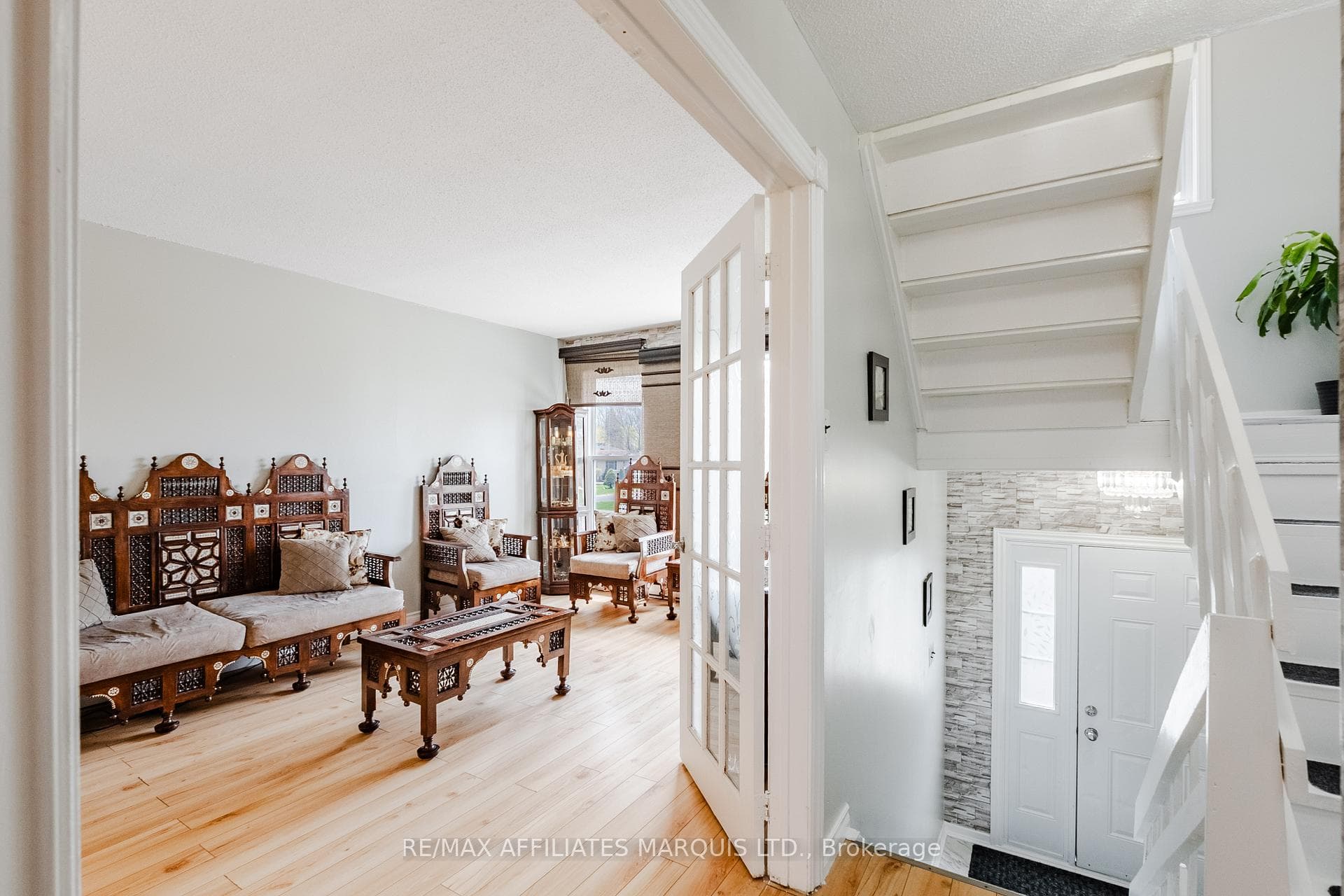 812 Glengarry Boulevard photo 7