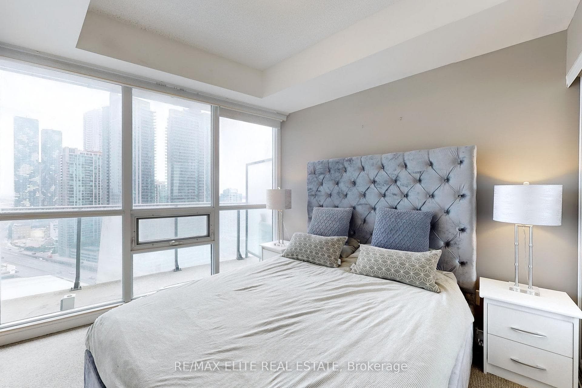 65 Bremner Boulevard Unit 2208 photo 21