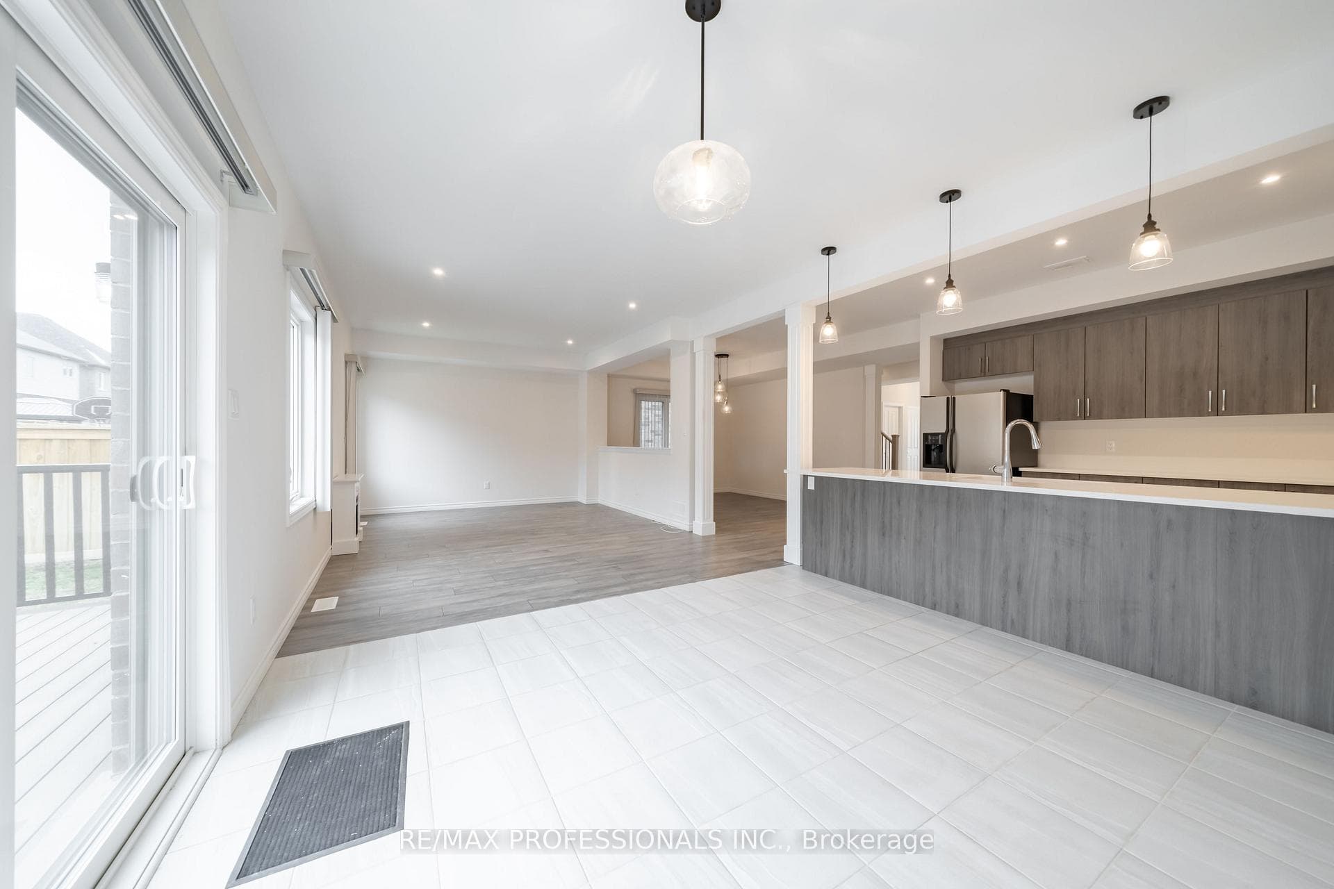 22 Thomas Bird Street photo 12