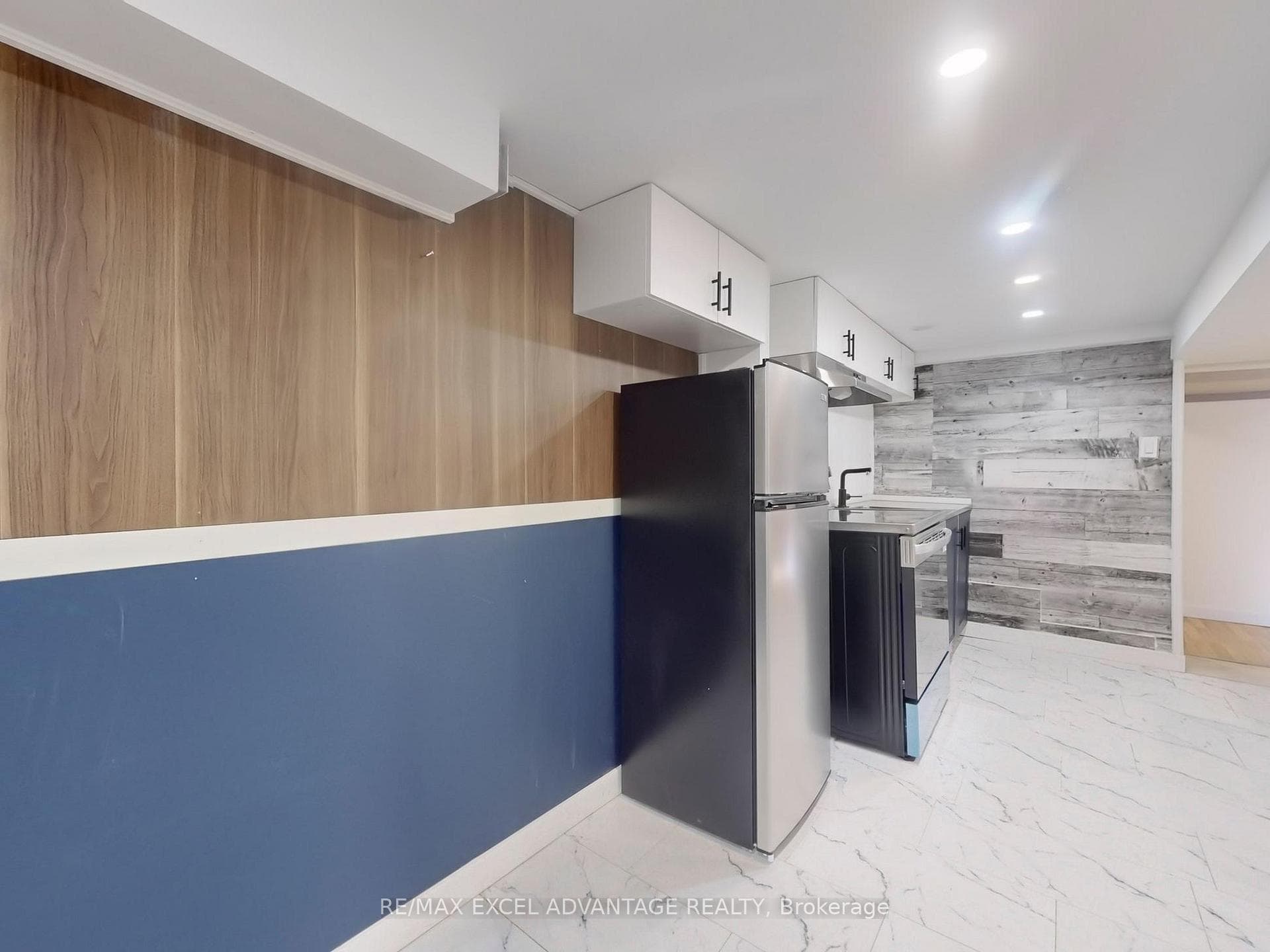 126 Beaconsfield Avenue Unit Lower photo 5