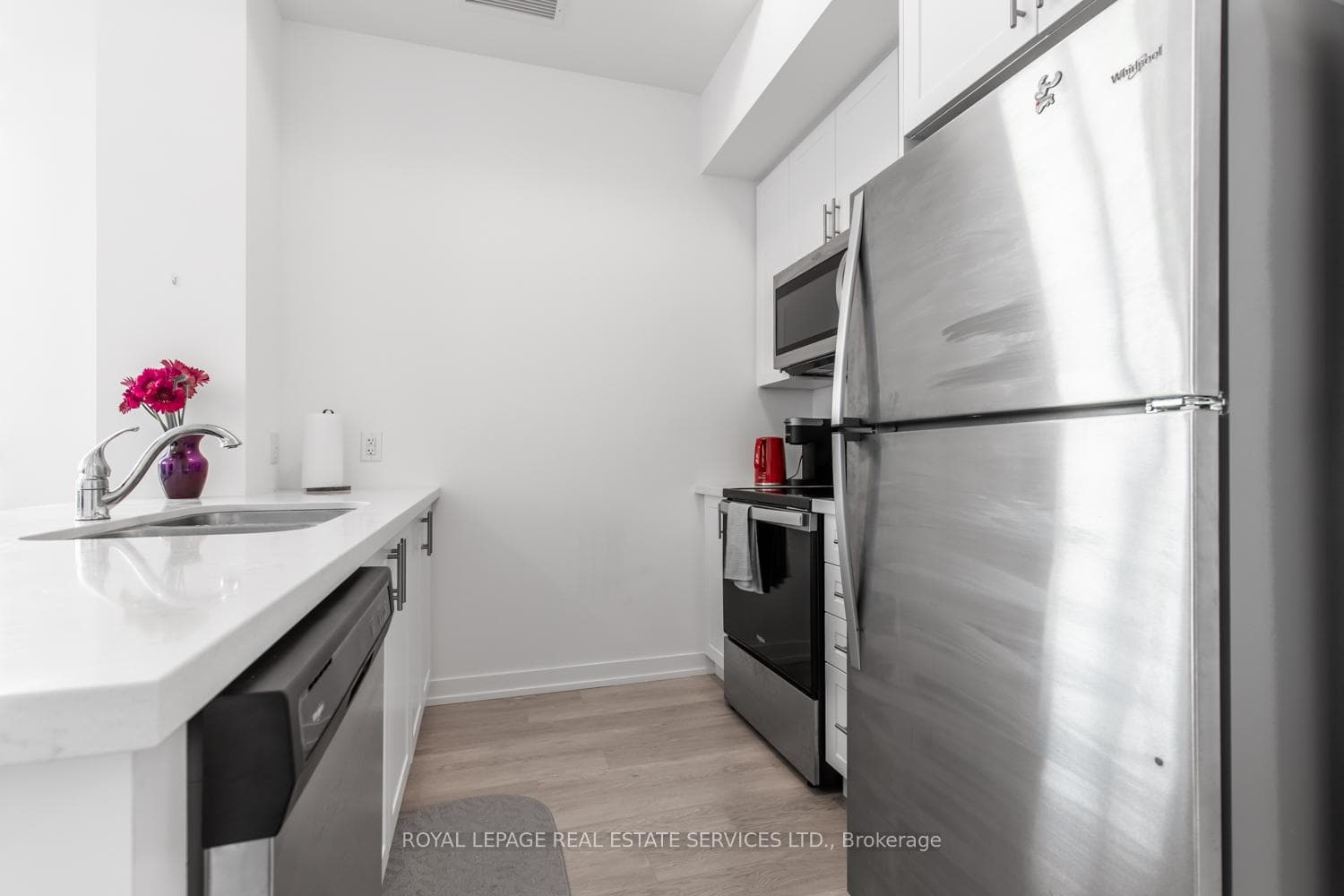 460 Dundas Street Unit 519 photo 12