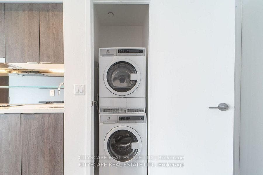 215 Queen Street Unit 2505 photo 11