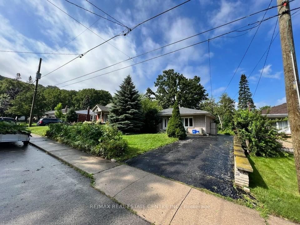 196 Rifle Range Road photo 1