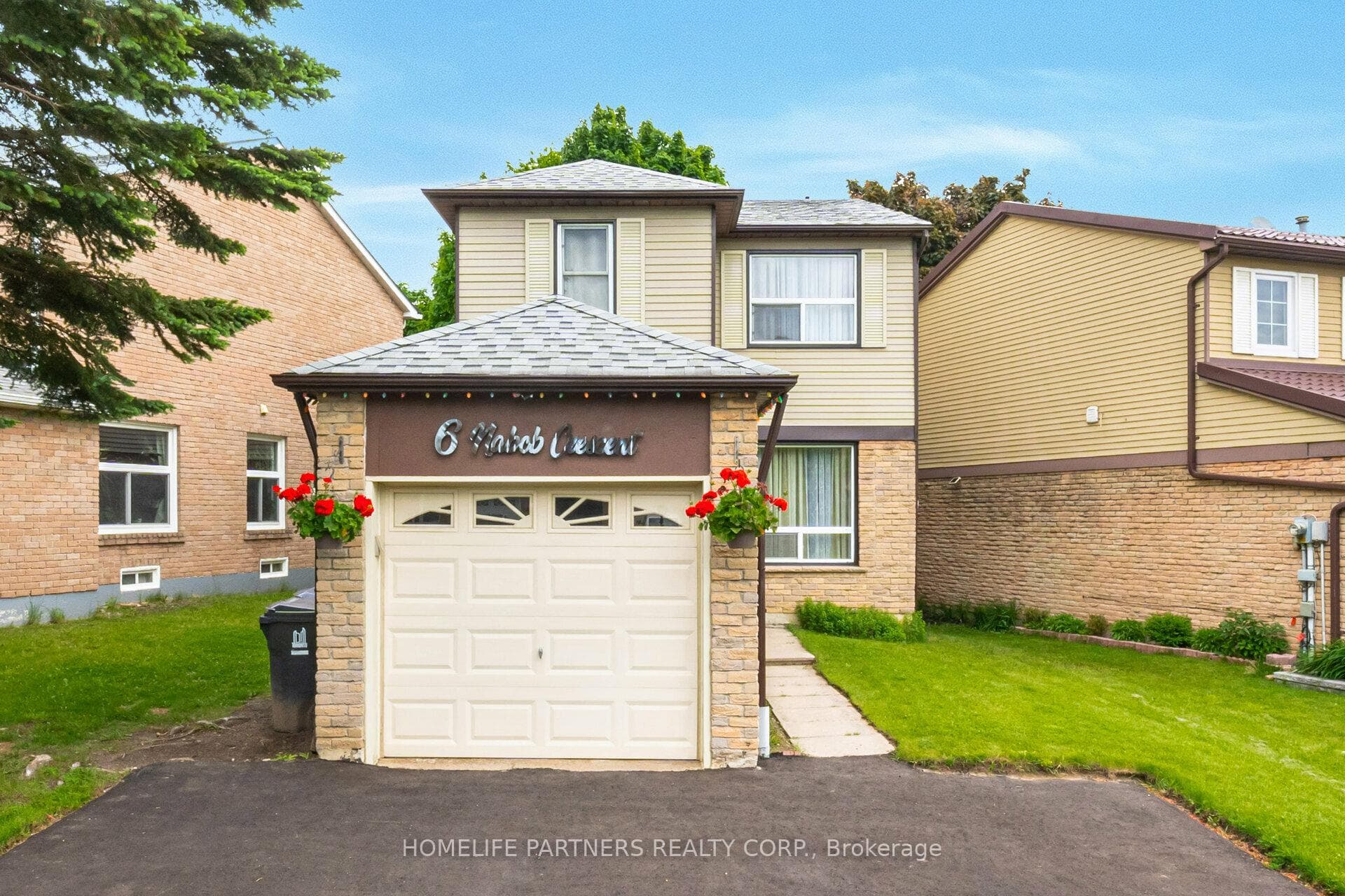 6 Nabob Crescent photo 1