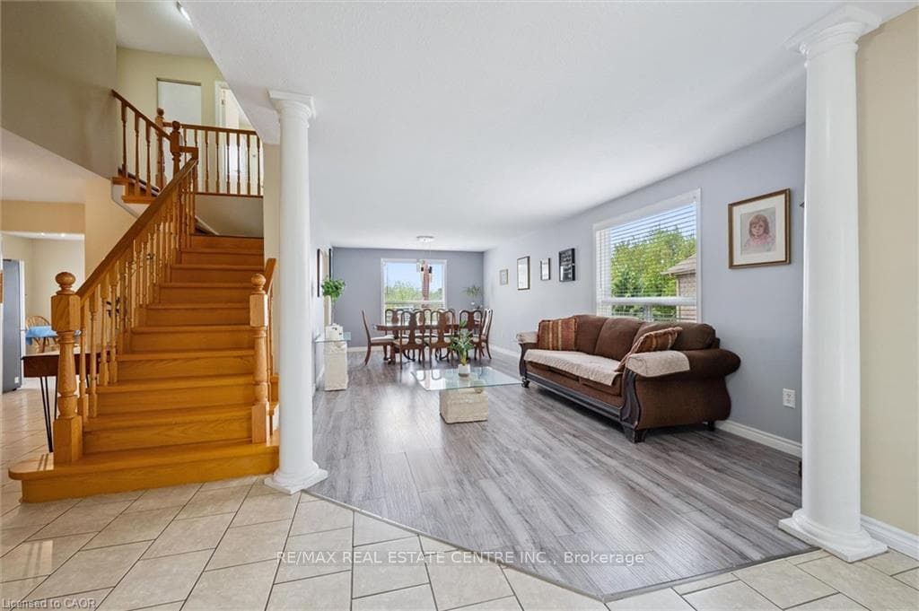 24 Buckthorn Crescent photo 5