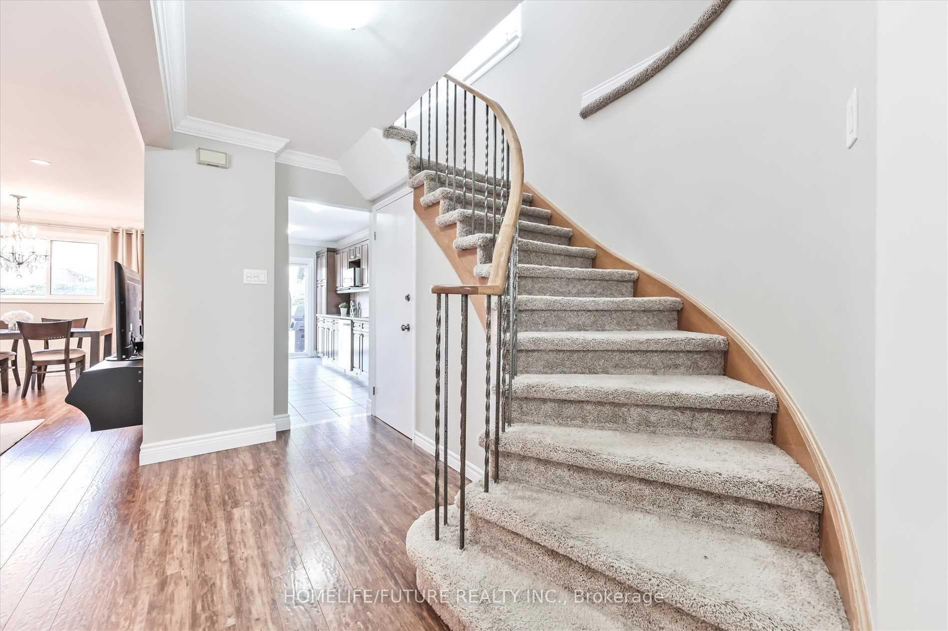6924 Cordingley Crescent photo 11