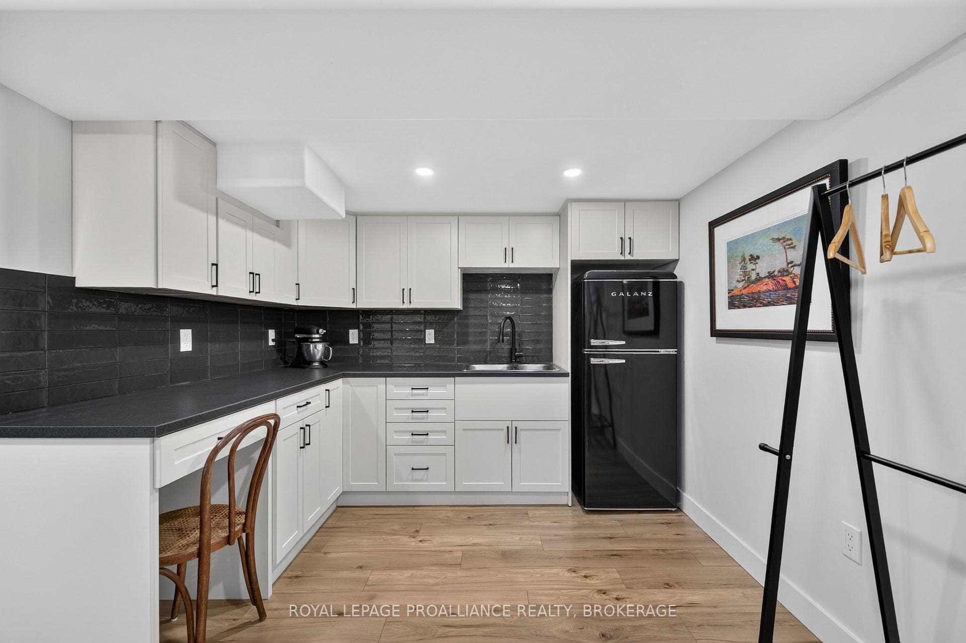288 Yonge Street photo 34