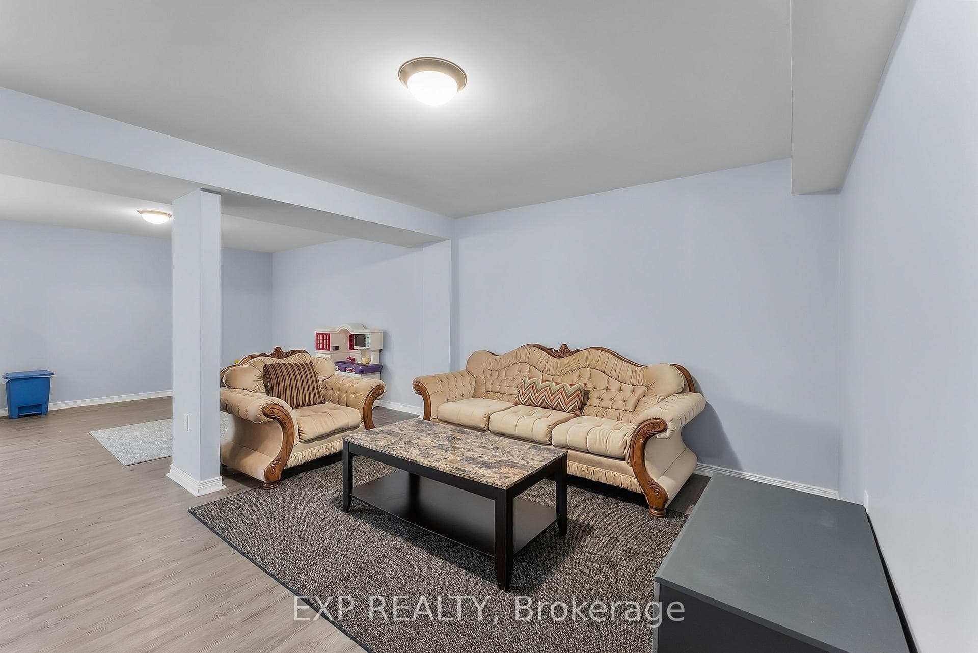 5490 Prince Edward Avenue Unit 4 photo 29