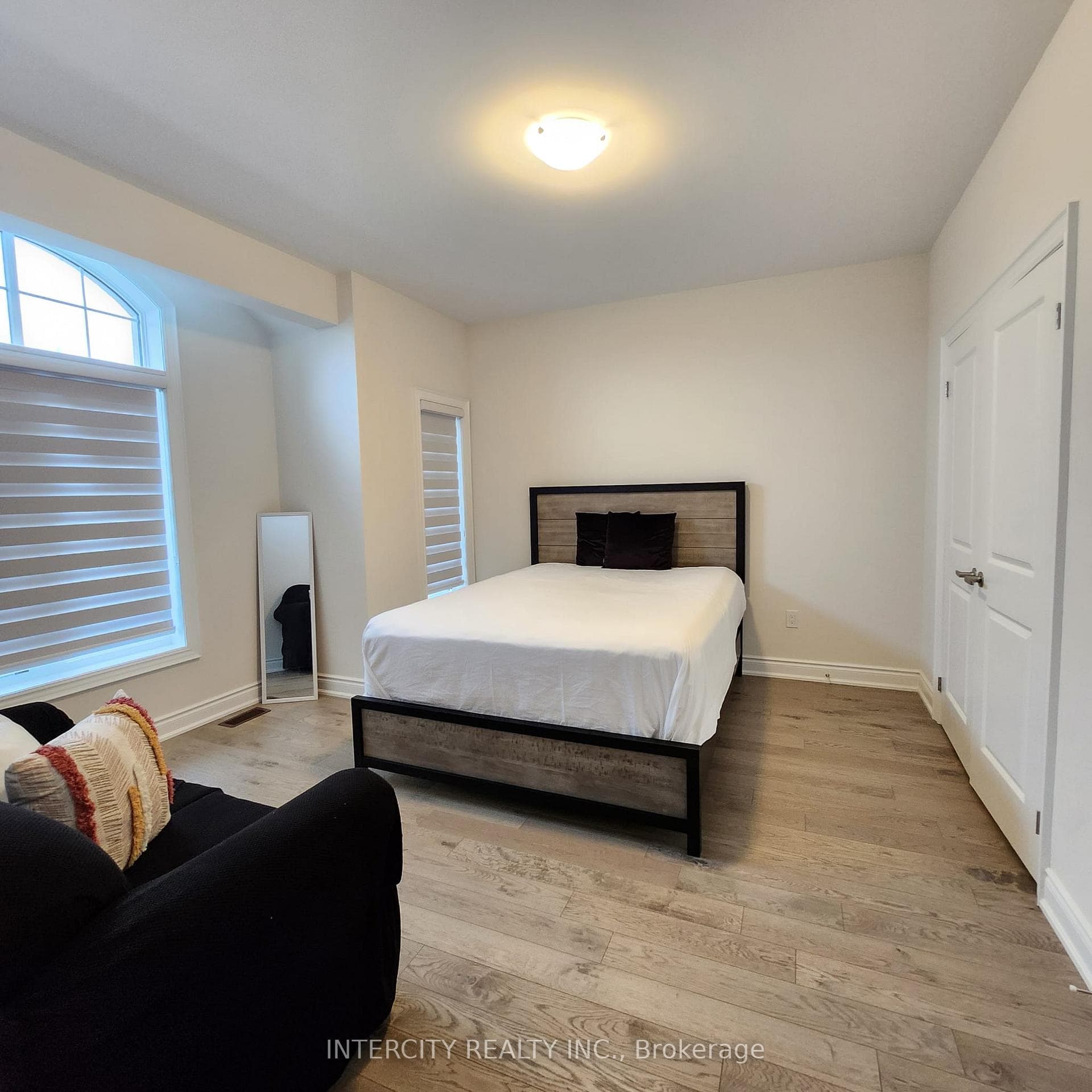 60 Deerhaven Crescent photo 10