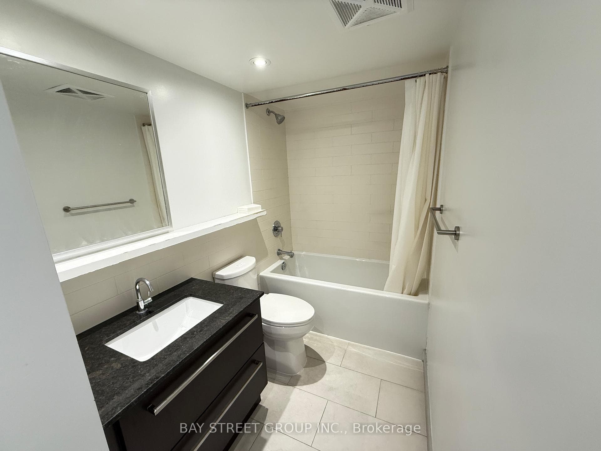 120 Varna Drive Unit 807 photo 7