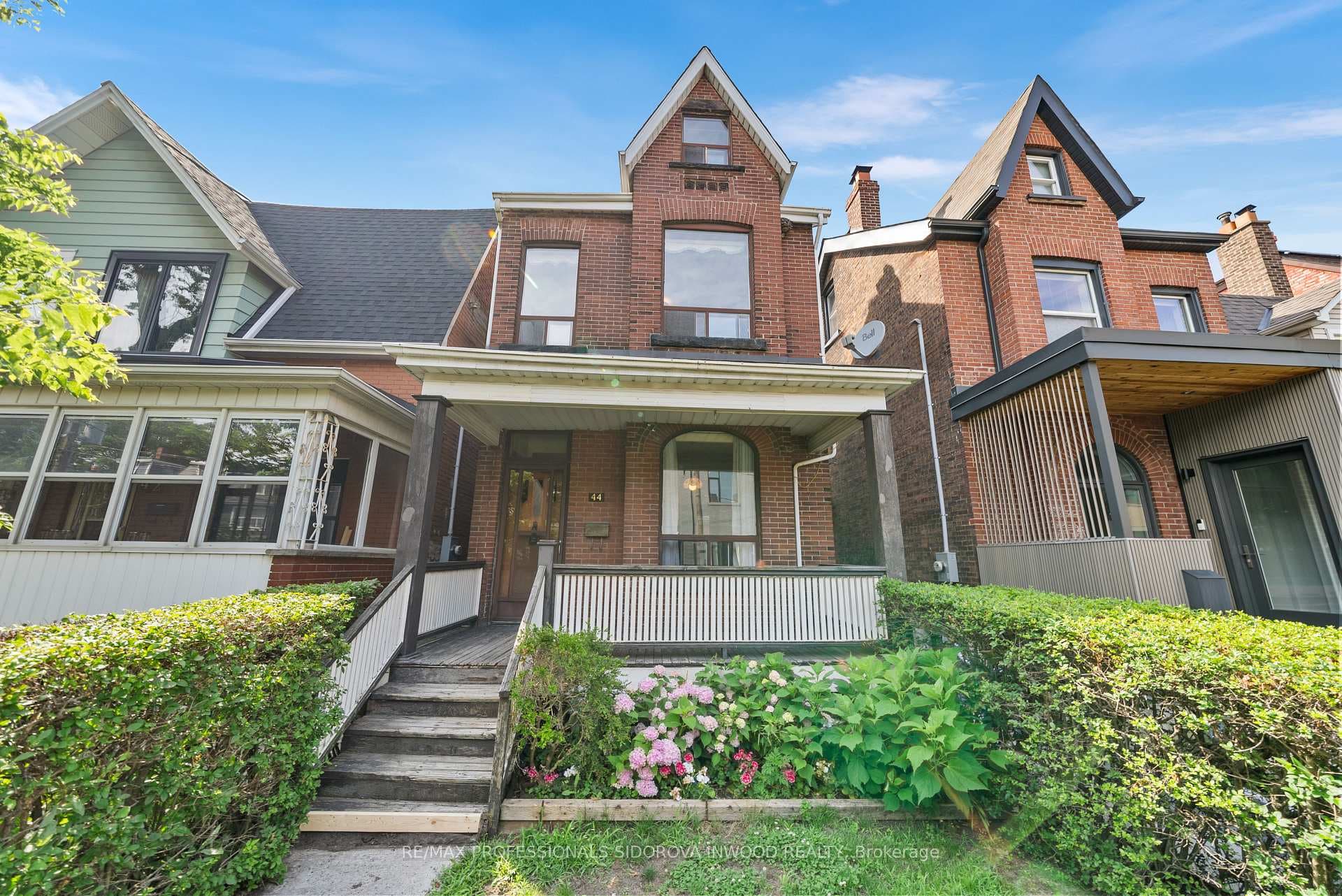 44 Golden Avenue photo 1