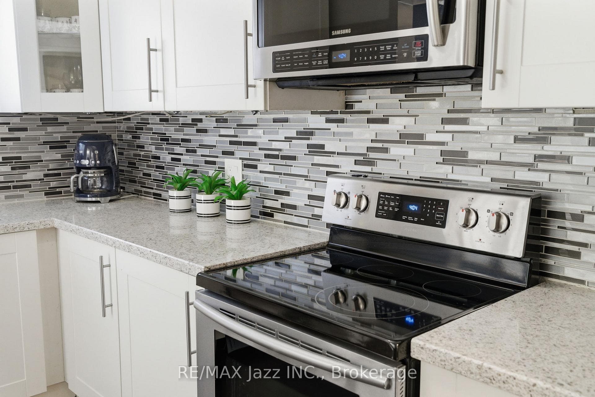 555 Cobblehill Drive photo 10