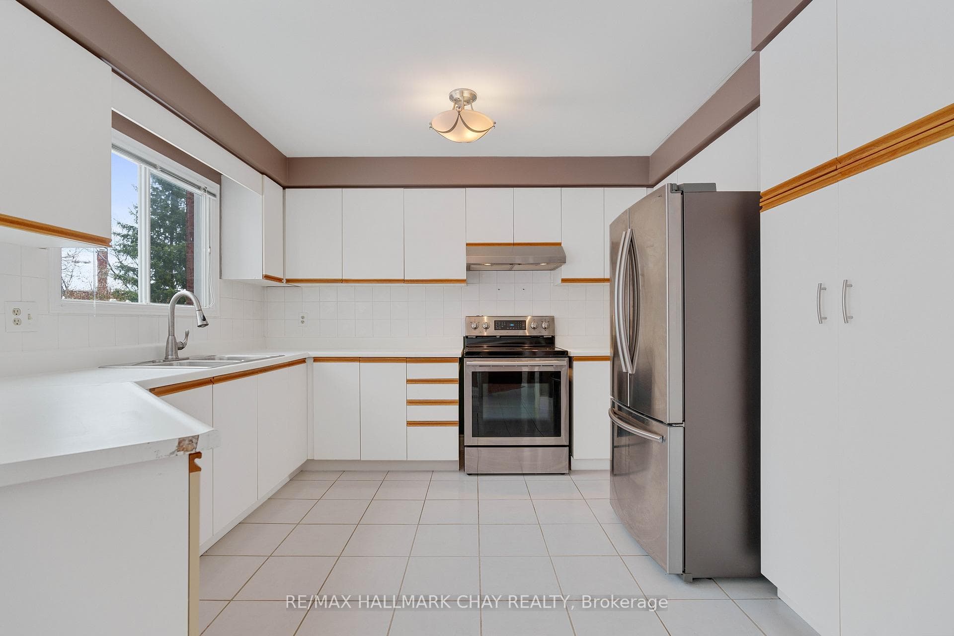 21 Tomlin Court photo 6
