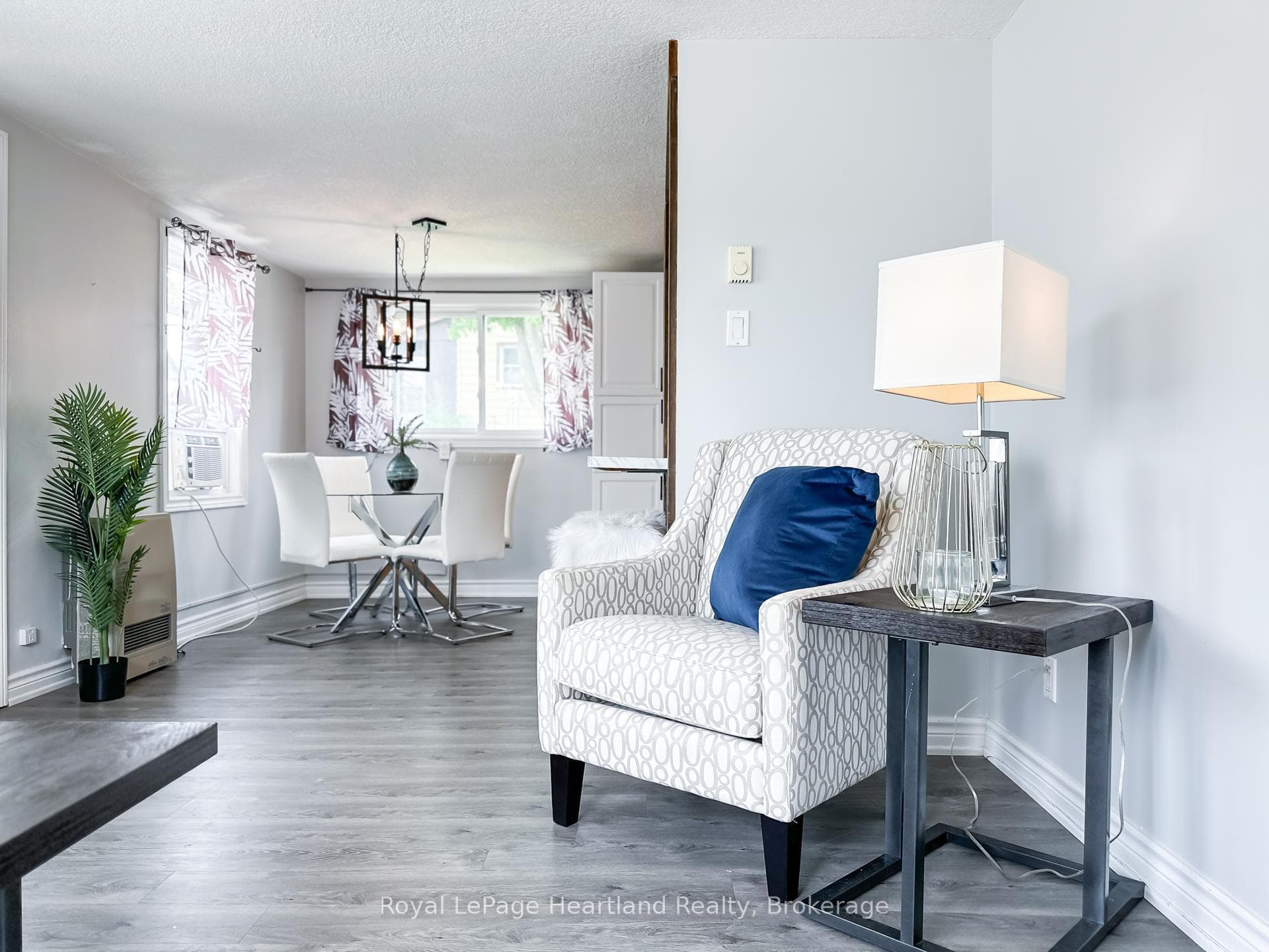 576 Queen Street photo 11