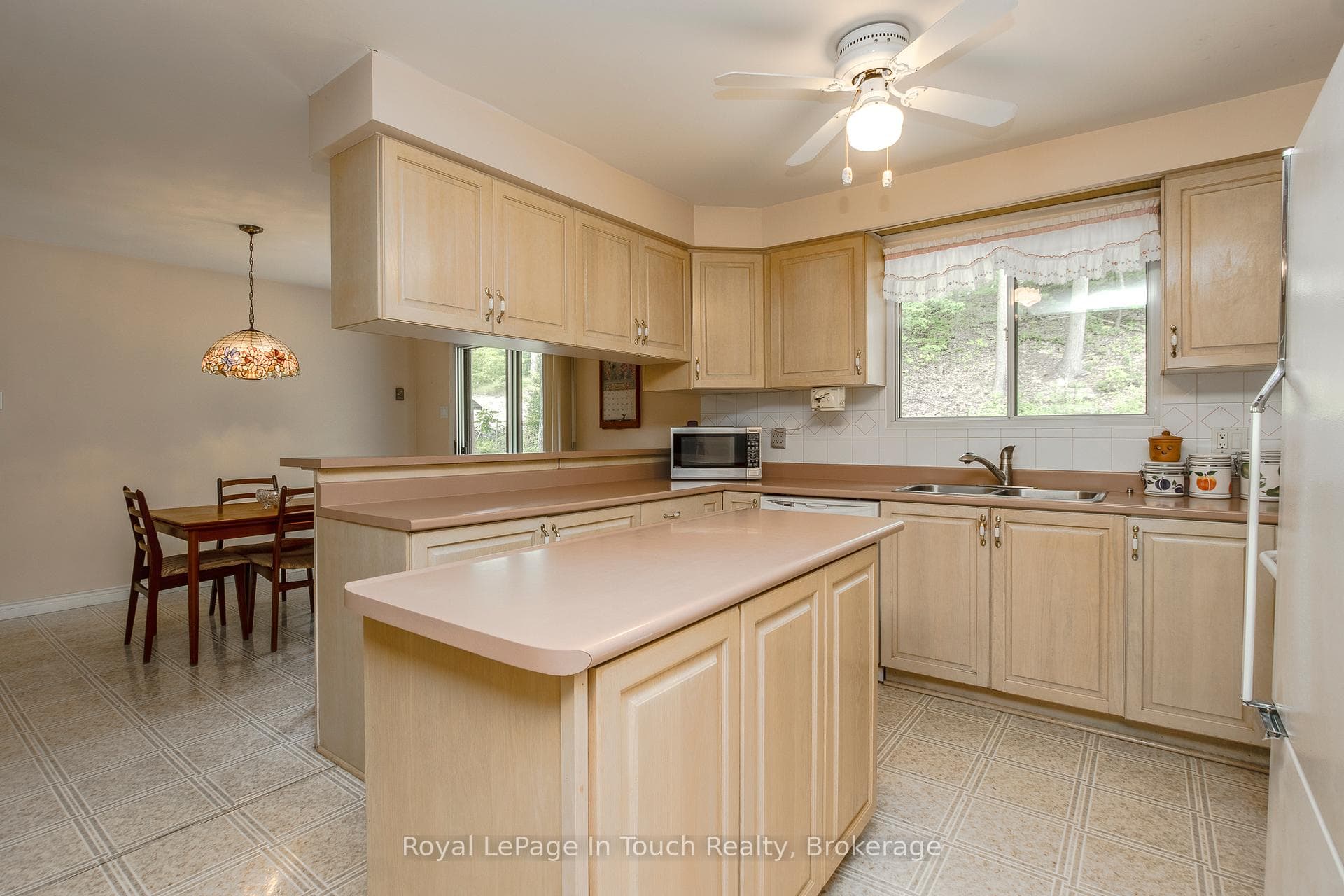 487 Tiny Beaches Road photo 8