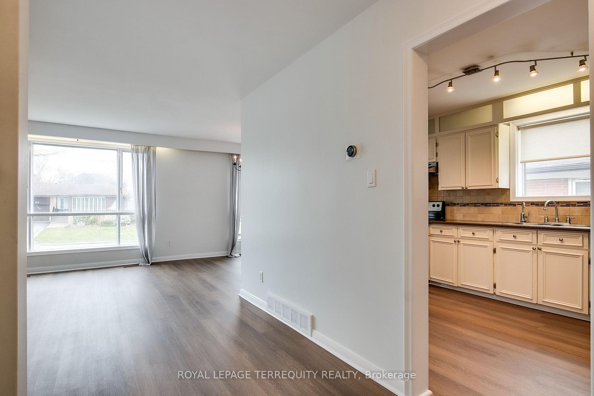 93 Searle Avenue photo 4