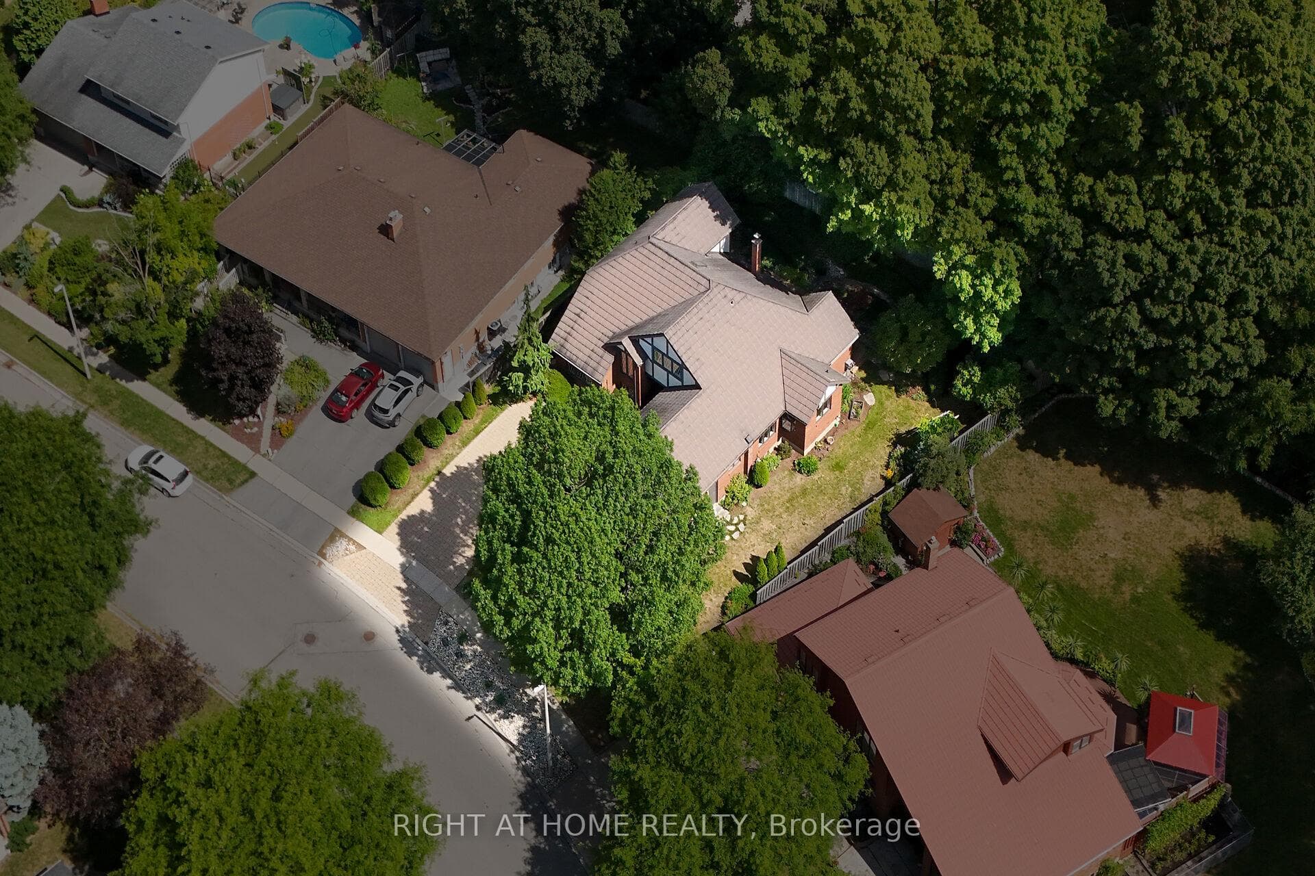 33 Walnut Drive photo 2