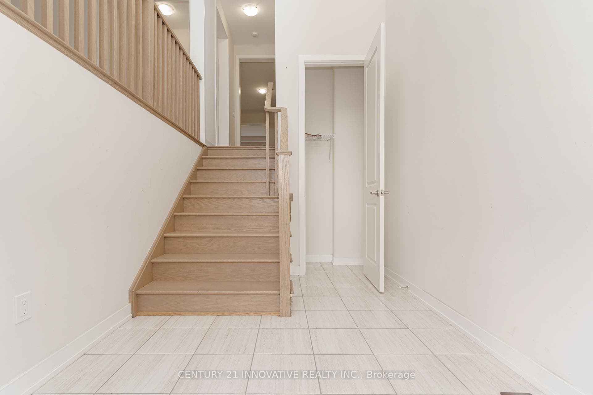 400 Finch Avenue Unit 9 photo 3