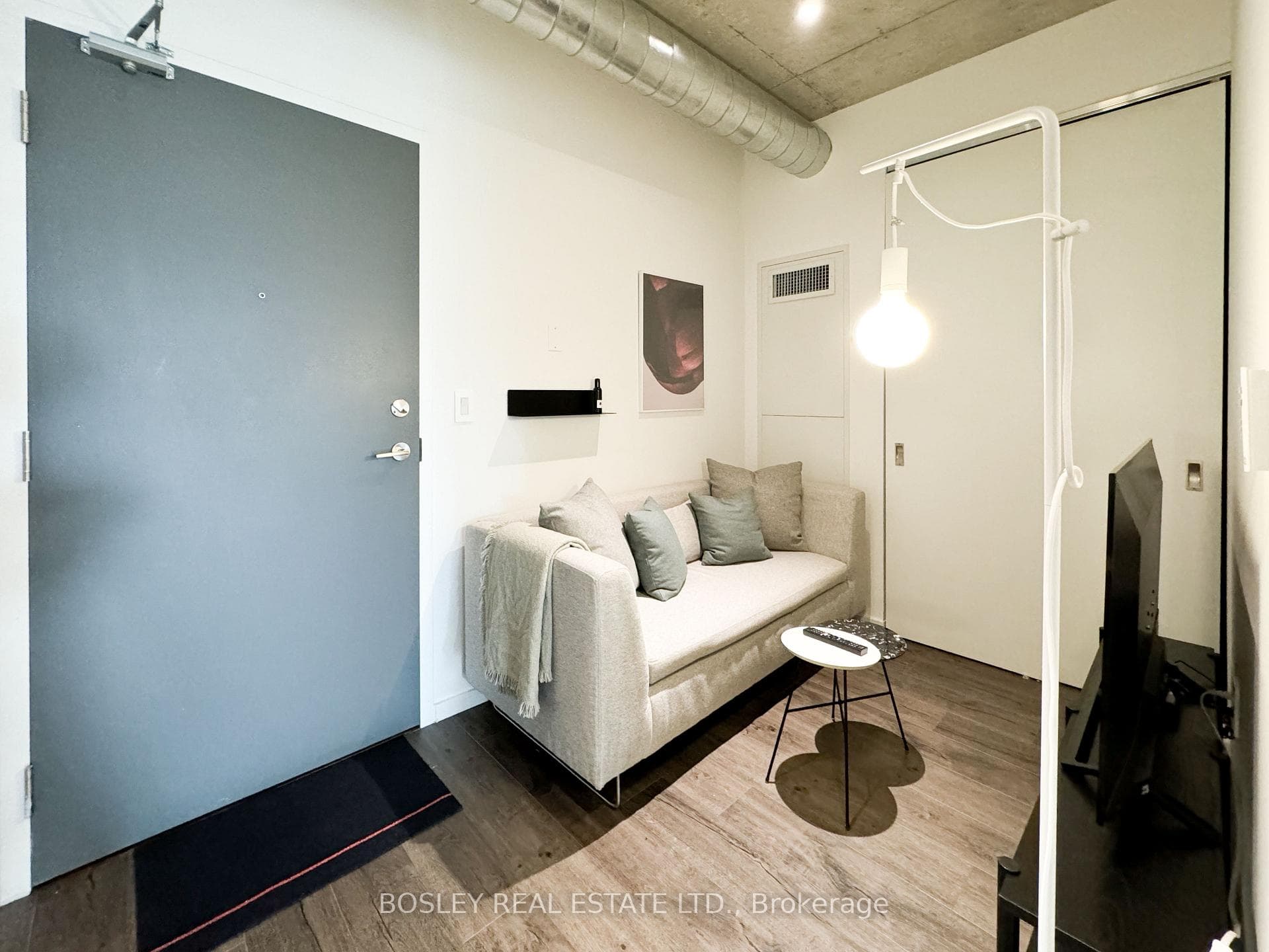Living/Den