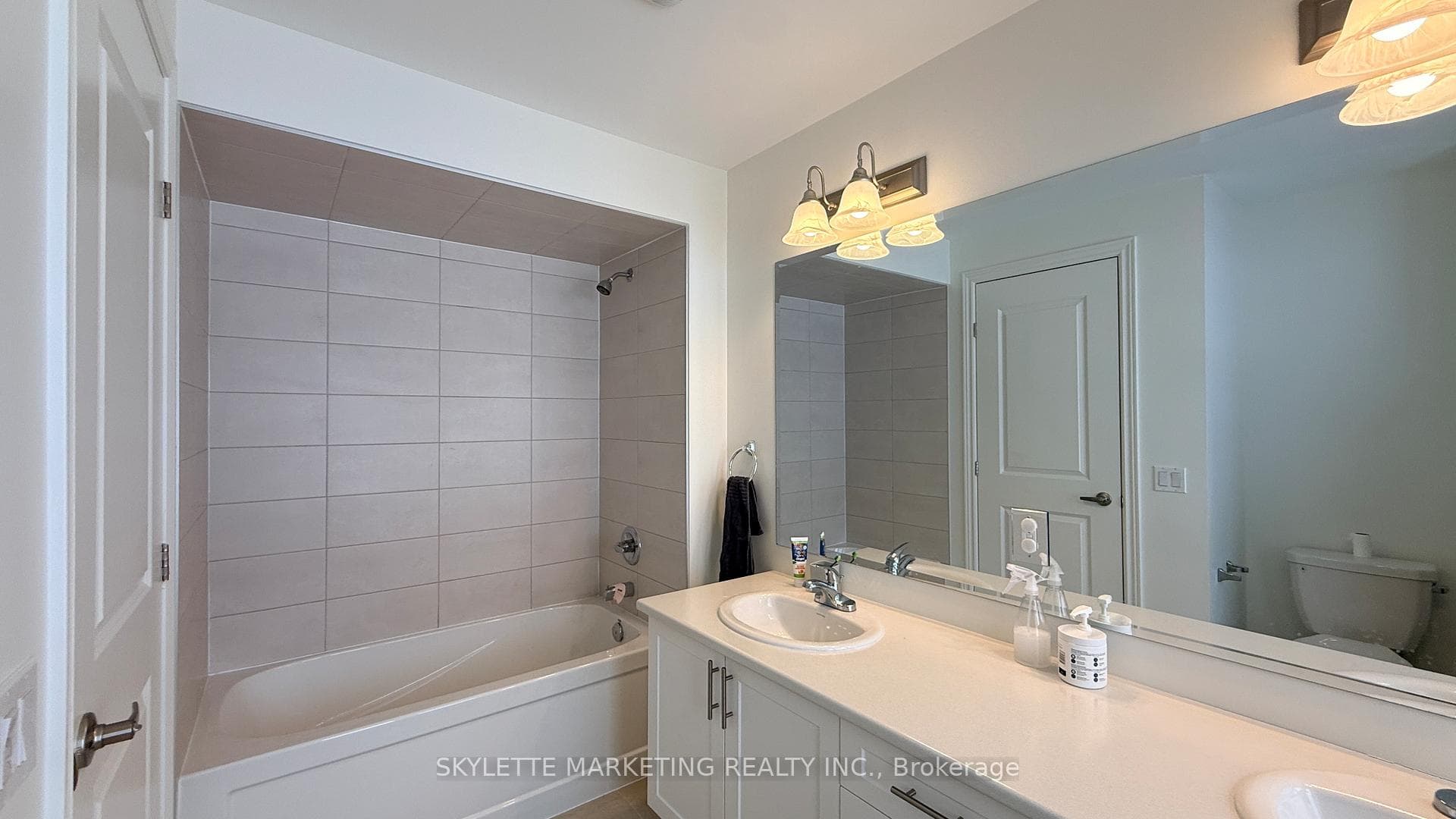 83 Picardy Drive photo 21