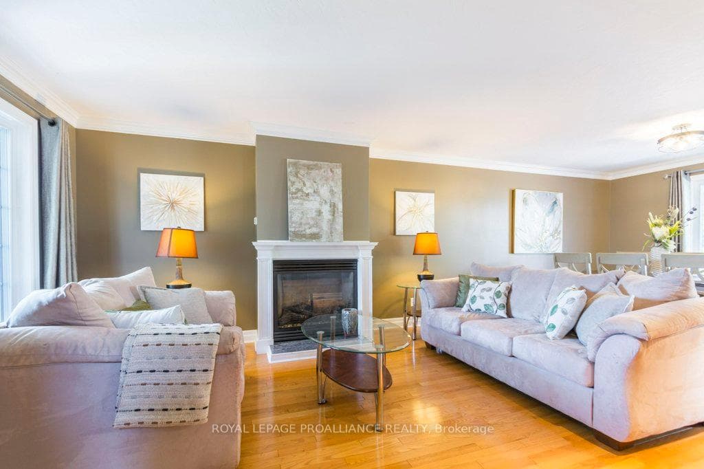 14 Sherwood Crescent photo 8