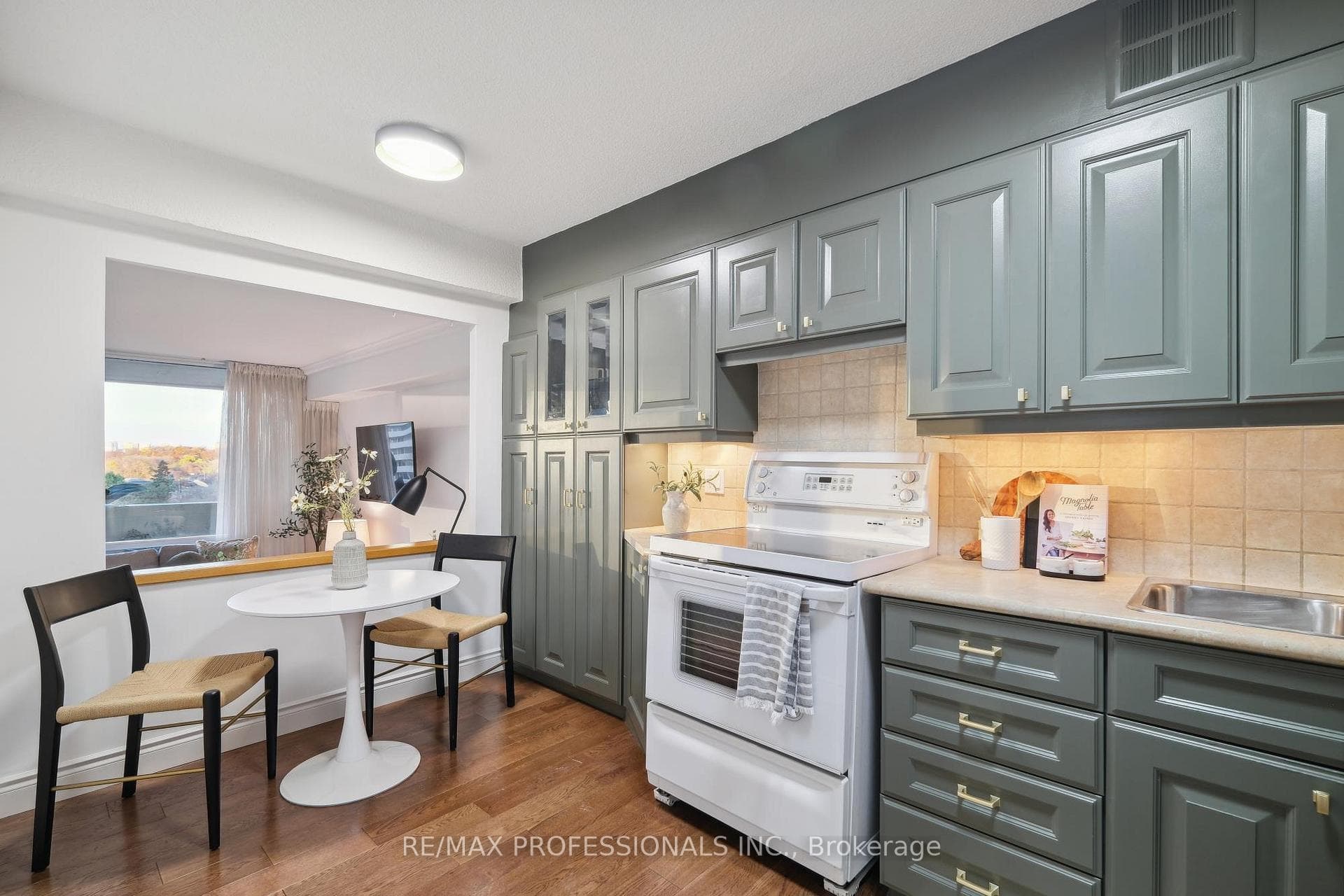 250 Scarlett Road Unit 706 photo 4