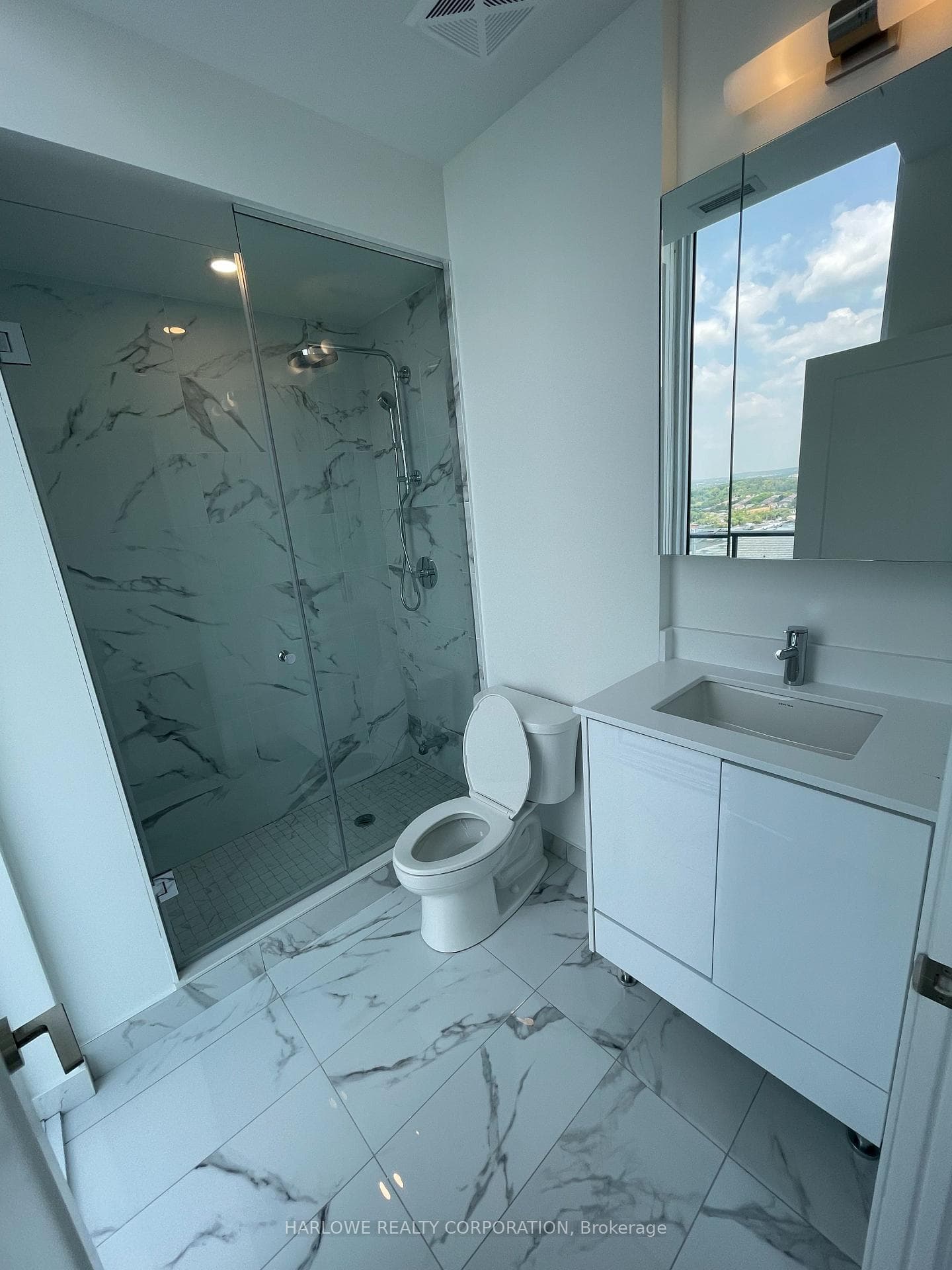 95 Oneida Crescent Unit PH03 photo 8