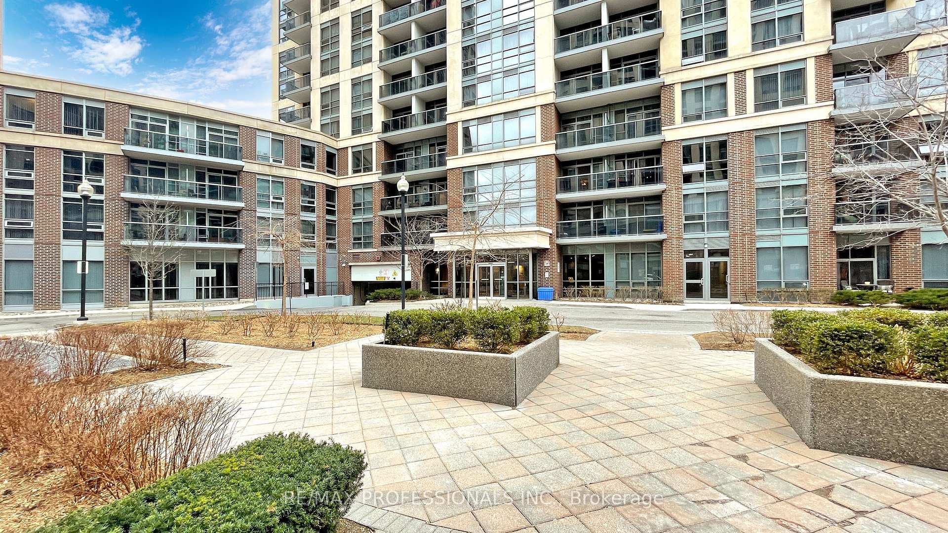 1 Michael Power Place Unit 305 photo 39