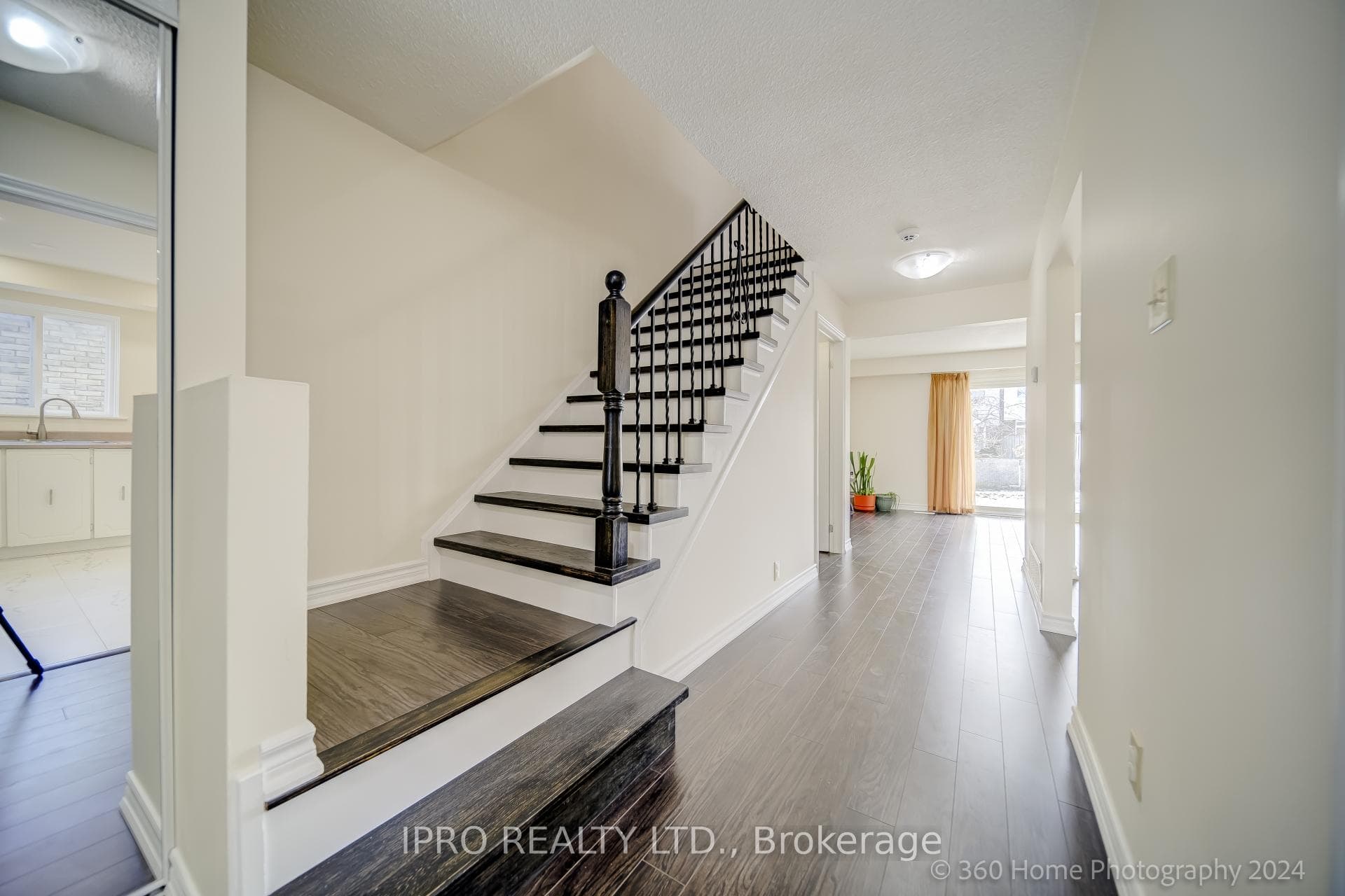 41 Big Red Avenue photo 5