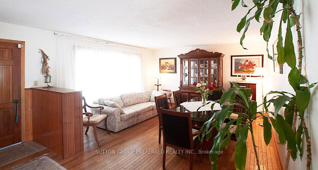 802 Phyllis Street photo 2