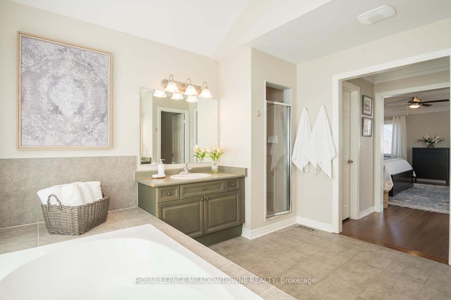5 piece ensuite