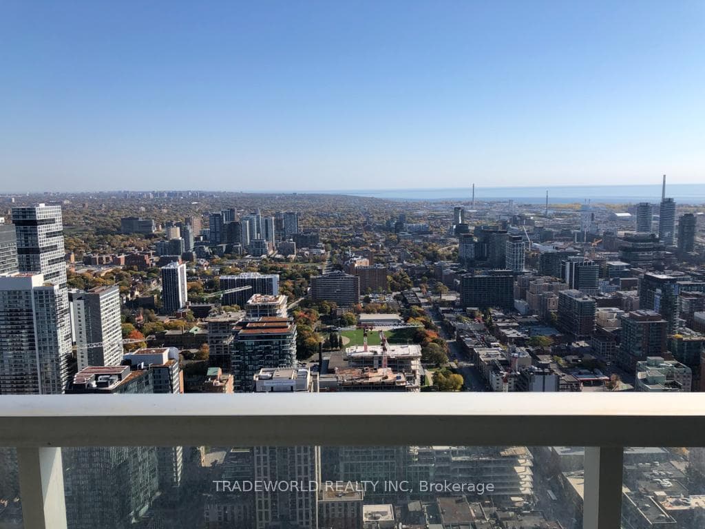 197 Yonge Street Unit 5303 photo 13