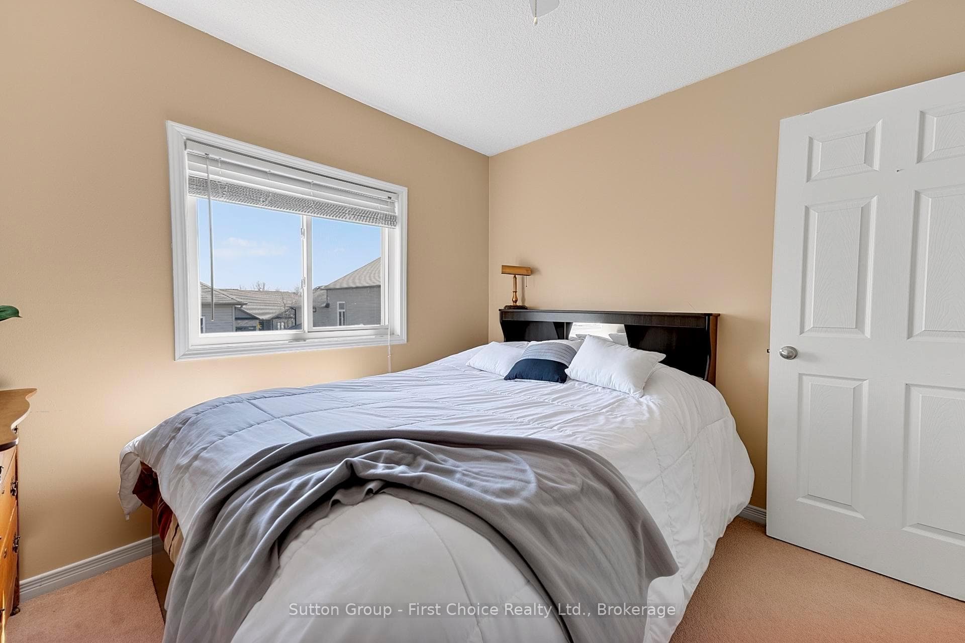 670 Reid Crescent photo 29