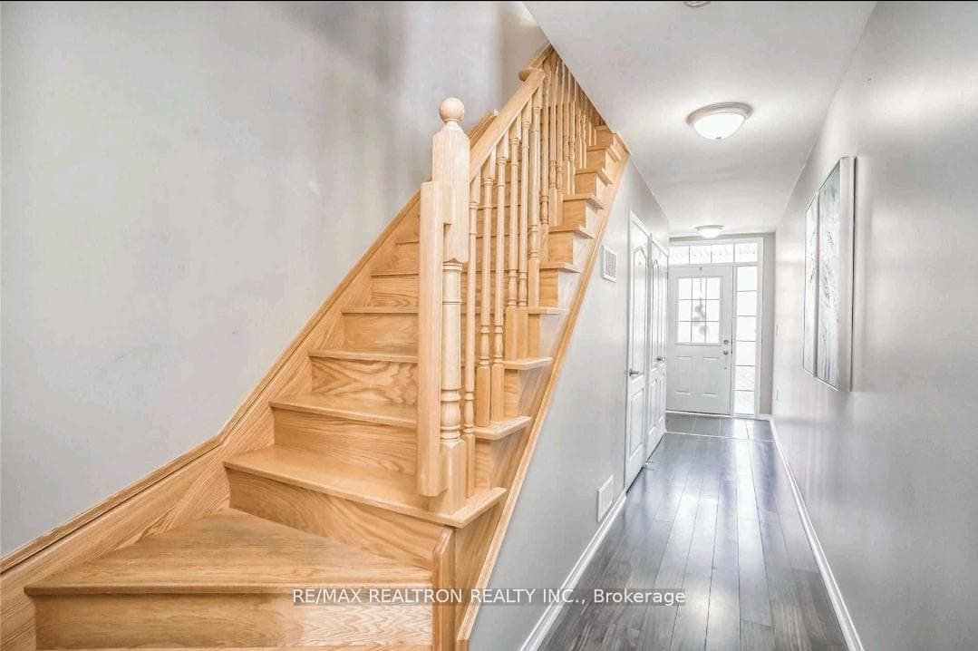 76 Quarrie Lane photo 3