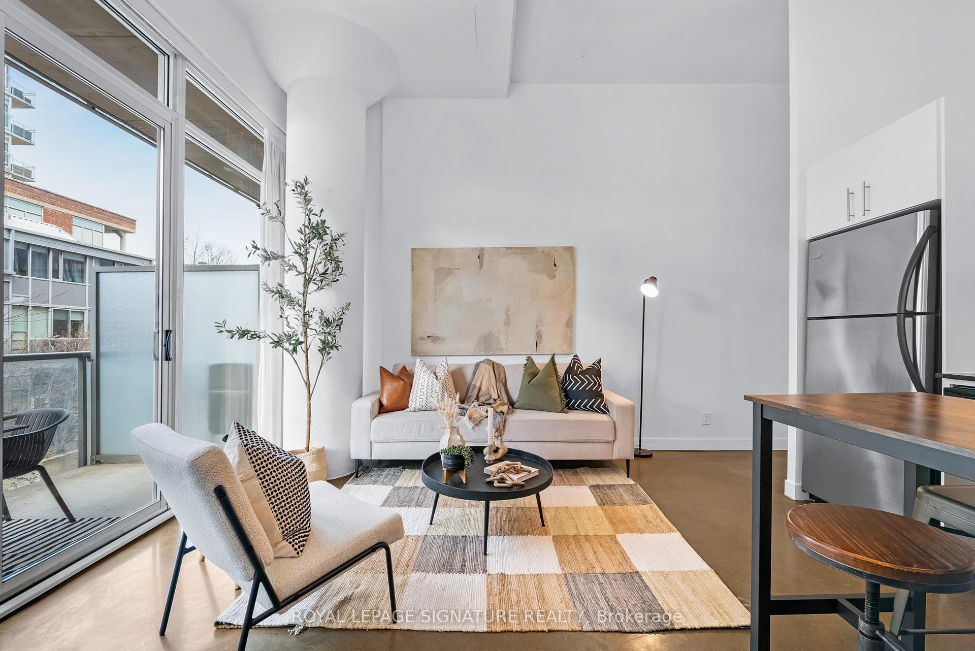 201 Carlaw Avenue Unit 201 photo 4